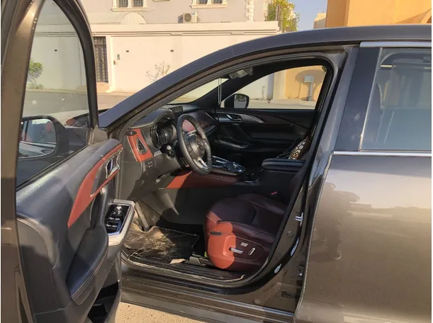 Car image 11