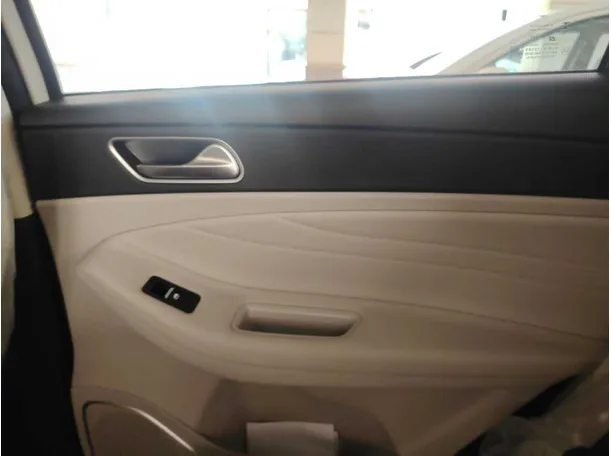 Car image 40