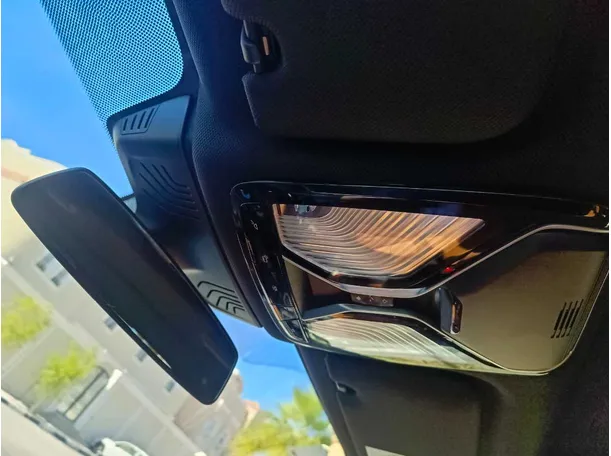 Car image 27