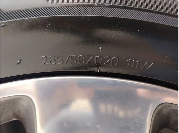 Car image 26