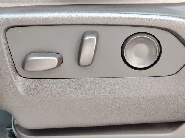 Car image 33