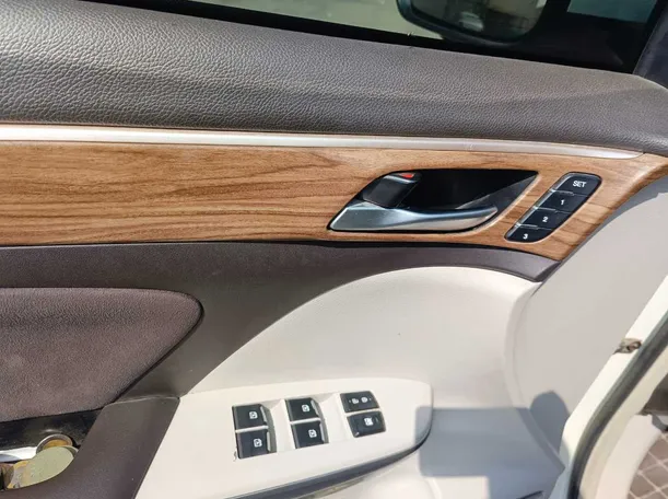 Car image 38