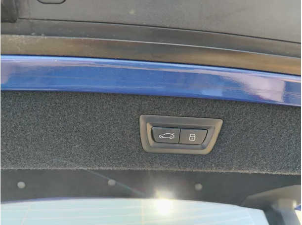 Car image 32