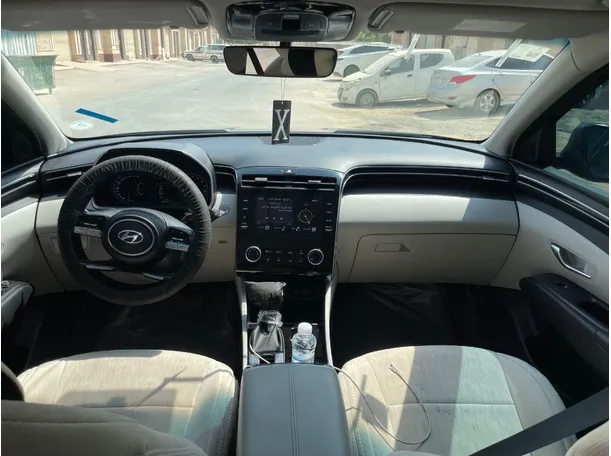 Car image 17