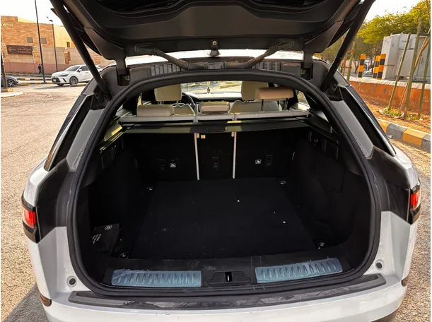 Car image 23
