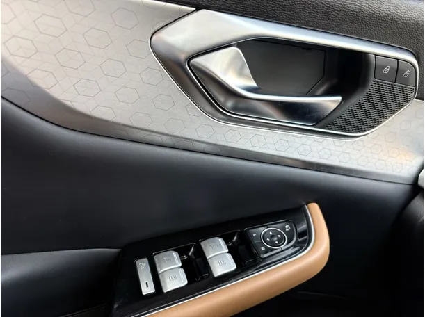 Car image 28
