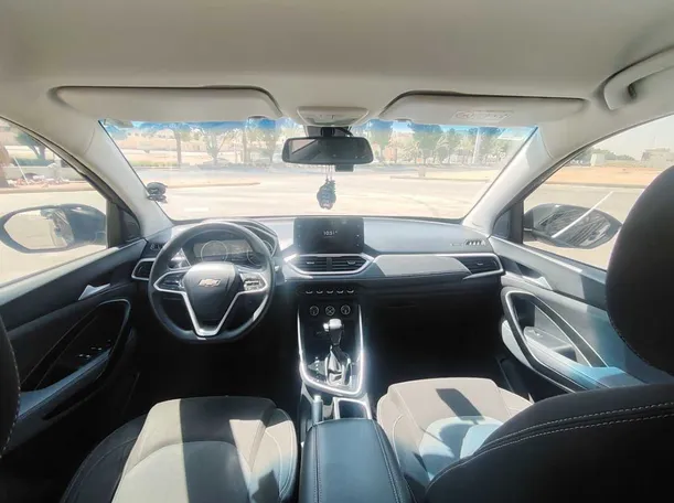 Car image 19