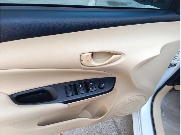 Car image 27