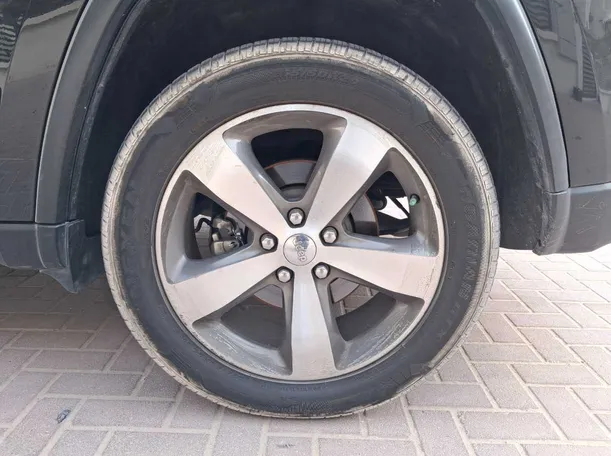 Car image 9