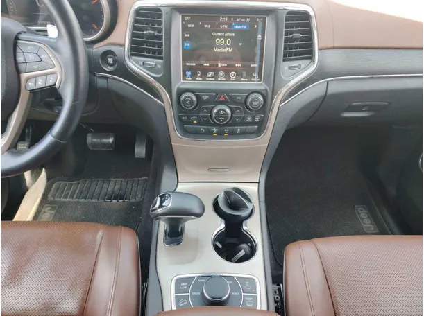 Car image 19