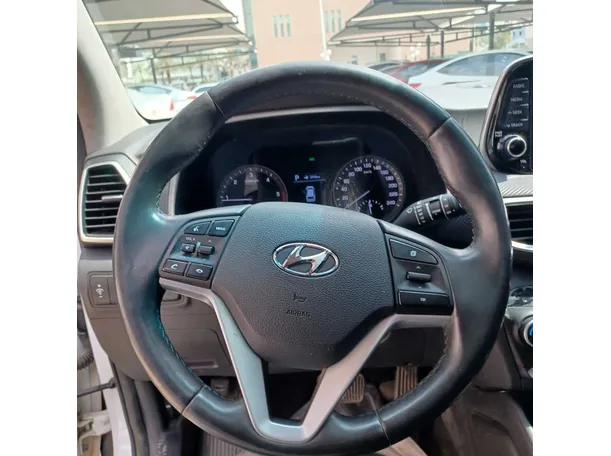 Car image 23