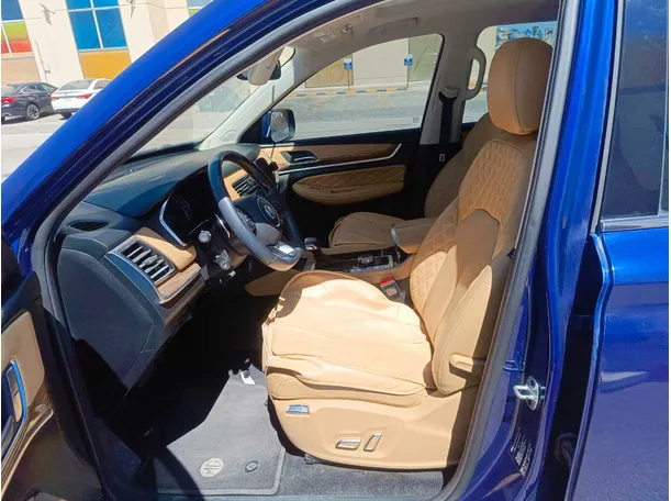 Car image 14