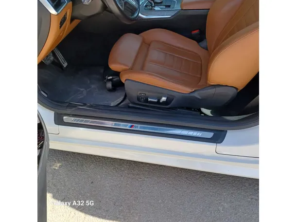 Car image 28
