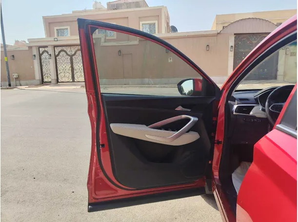Car image 11