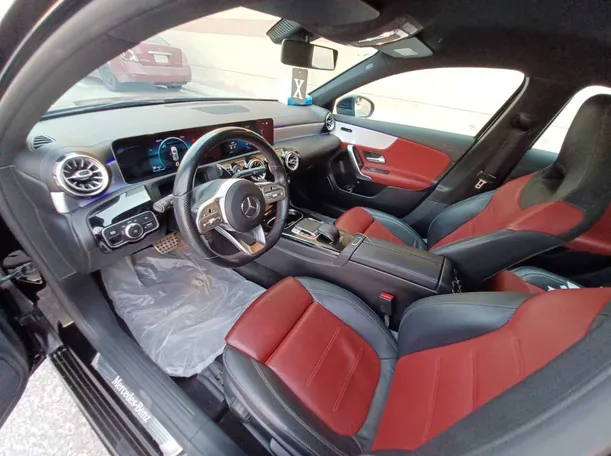 Car image 11