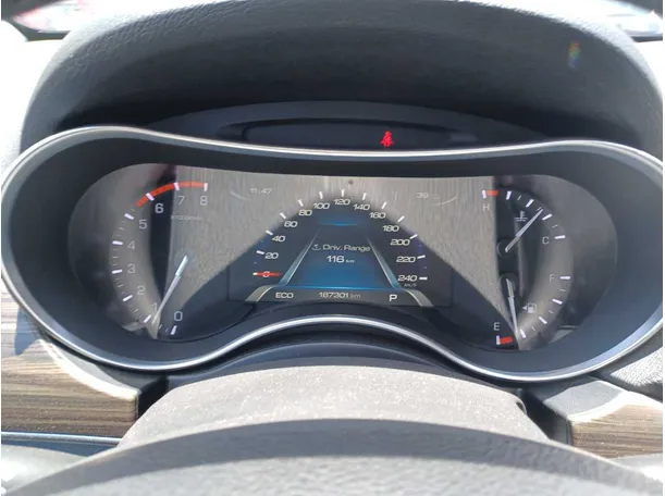 Car image 19