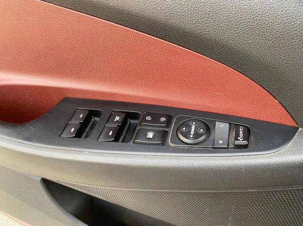 Car image 25