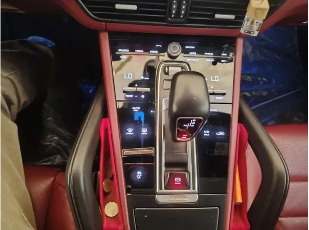 Car image 27