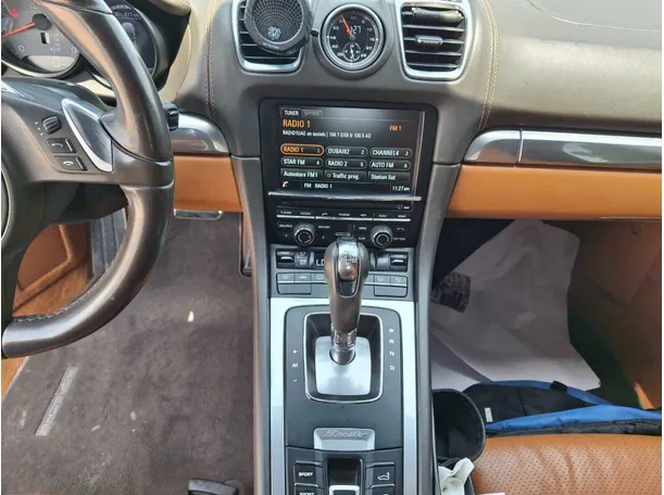Car image 14
