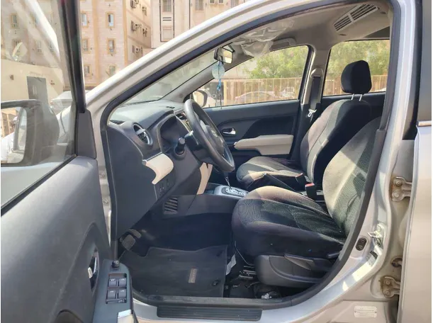 Car image 11
