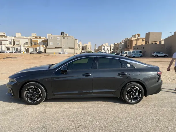 Car image 8