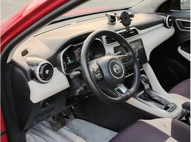 Car image 12