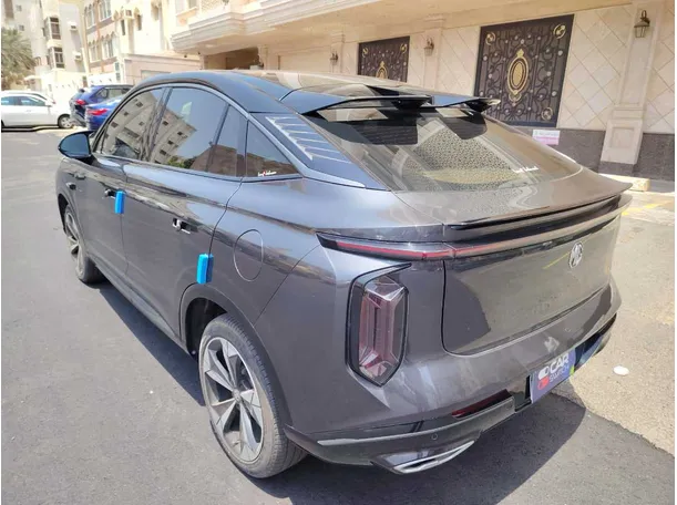 Car image 7
