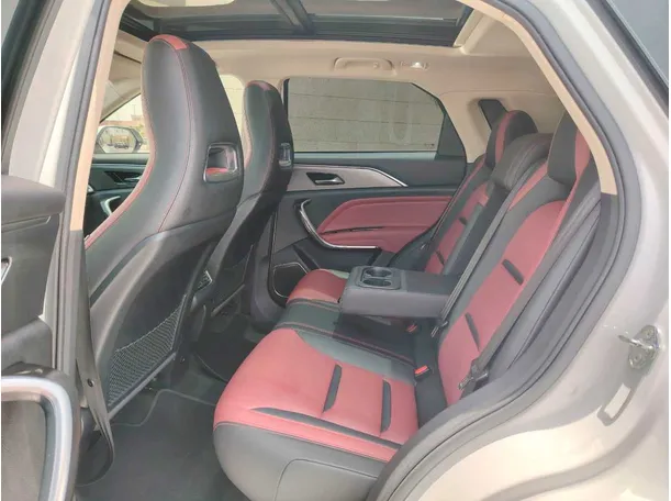 Car image 17