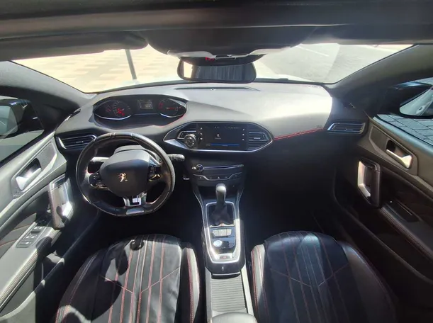 Car image 14