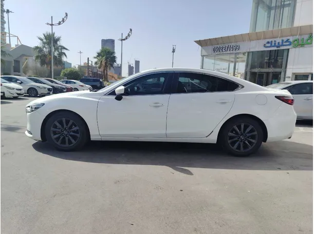 Car image 8