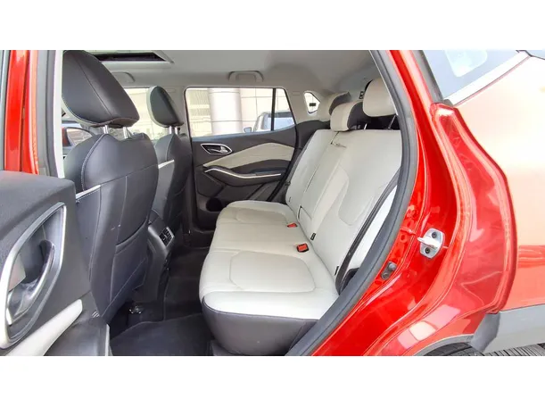Car image 10