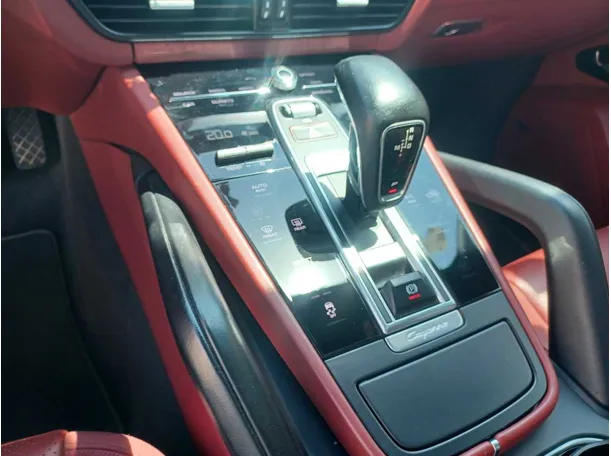 Car image 17