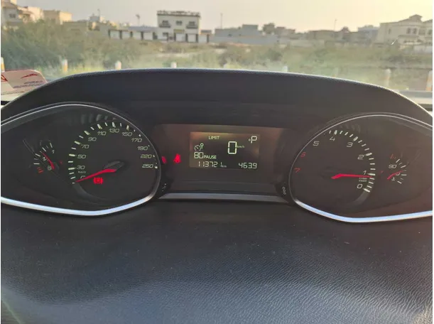 Car image 18