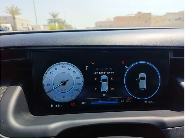 Car image 25
