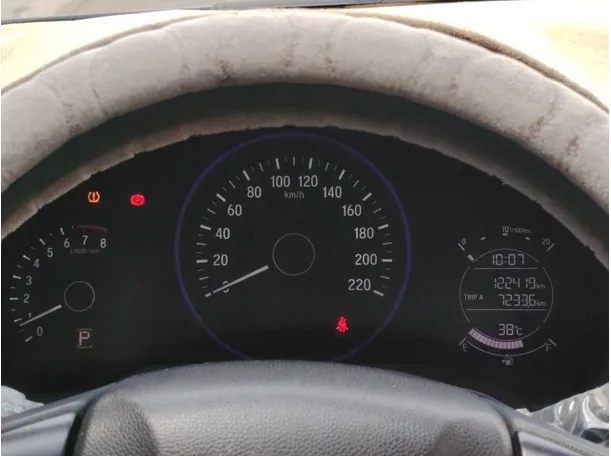 Car image 19