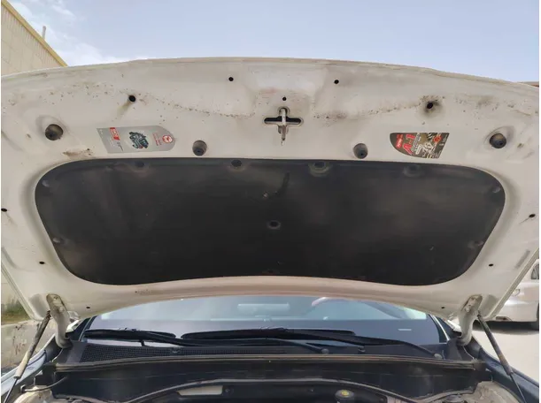 Car image 26