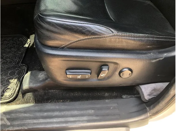 Car image 24