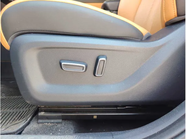 Car image 28