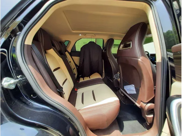 Car image 13