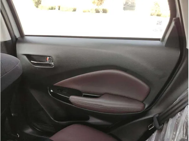 Car image 29