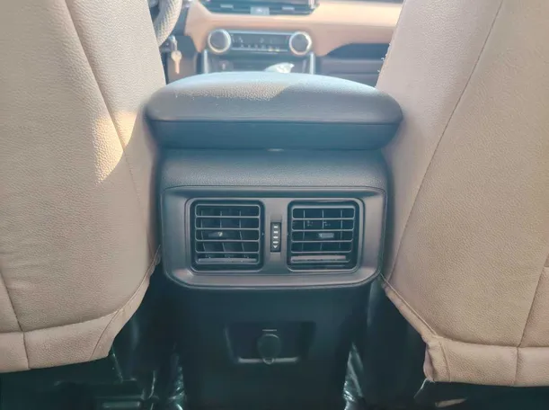 Car image 27