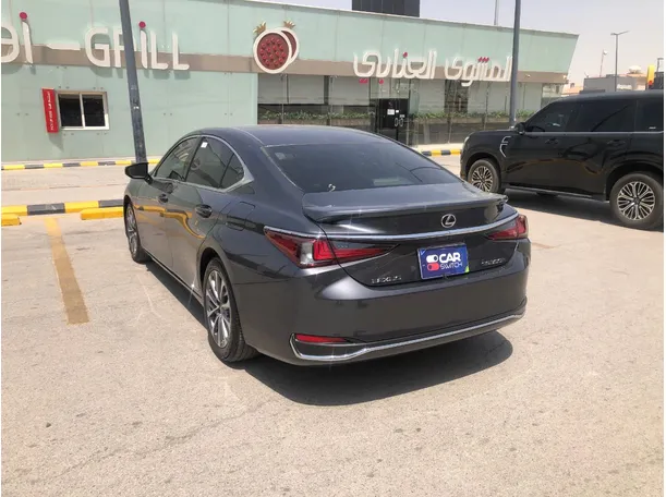Car image 7