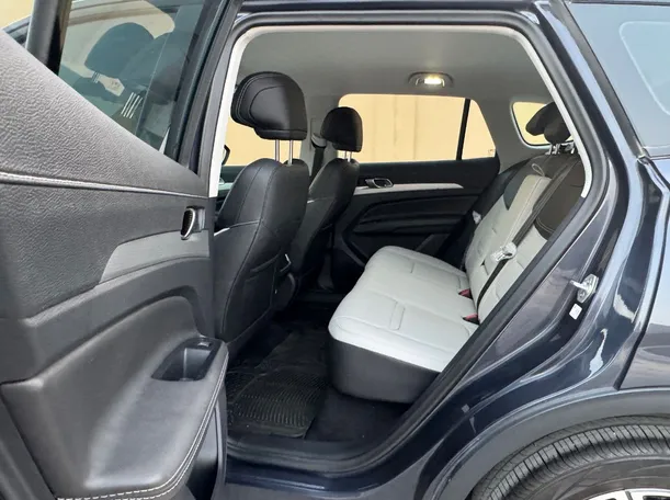 Car image 13