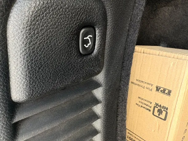 Car image 29