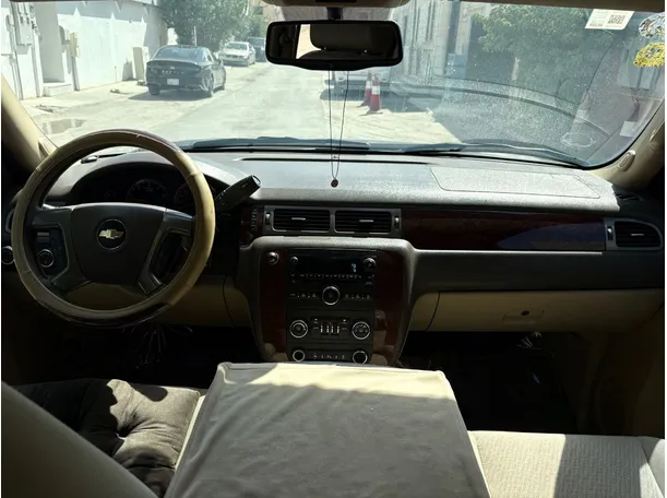 Car image 19
