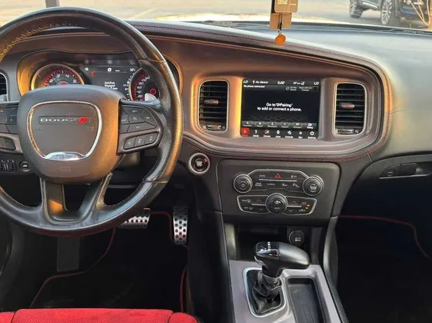 Car image 16