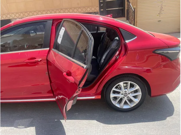 Car image 15