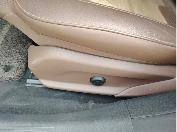 Car image 36