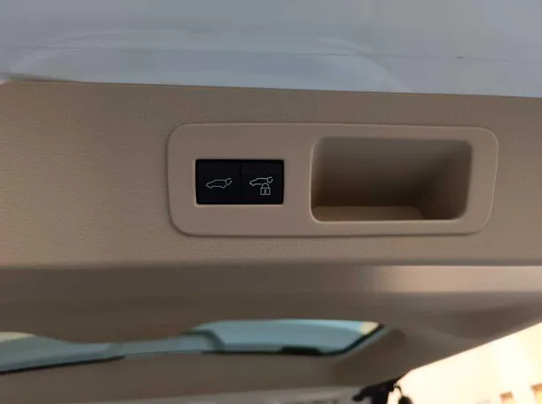 Car image 37