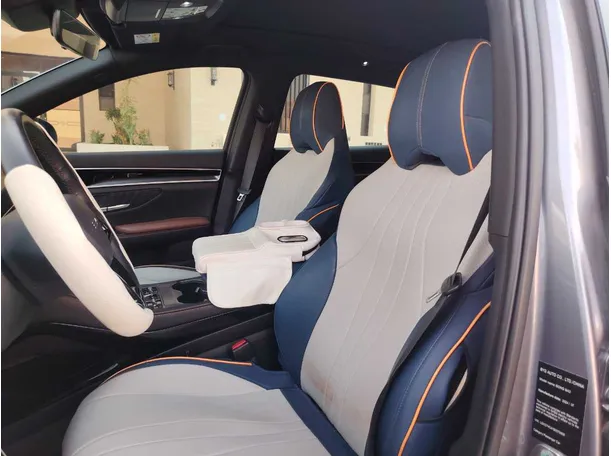 Car image 13